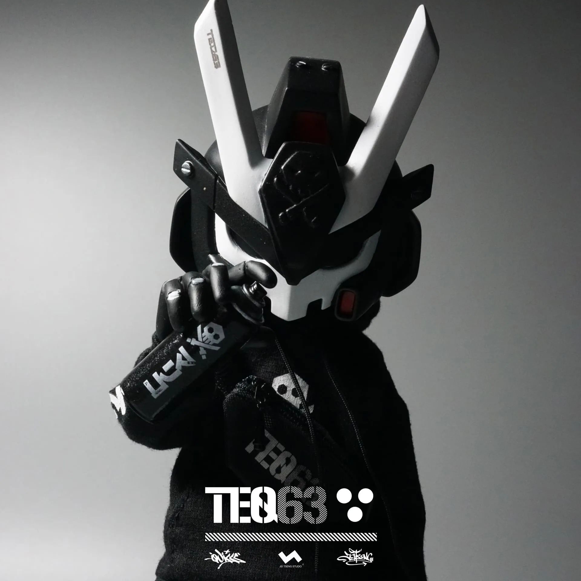 1:8 TEQ63 ACTION FIGURES