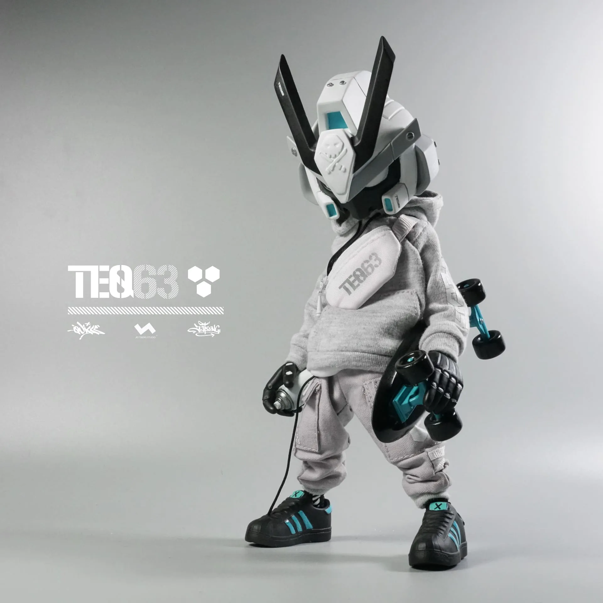 1:8 TEQ63 ACTION FIGURES