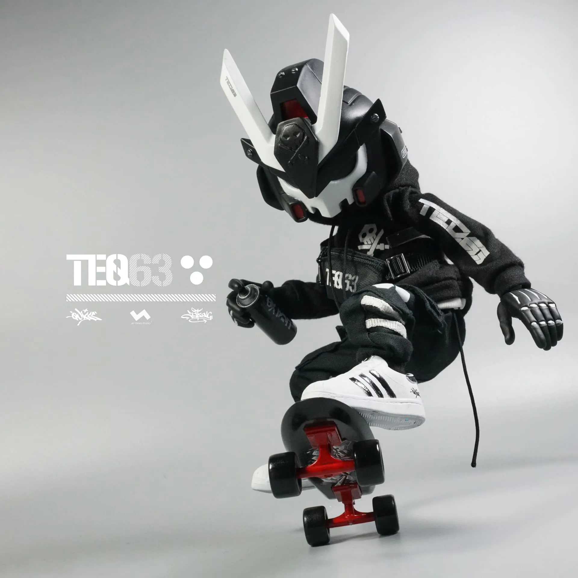 1:8 TEQ63 ACTION FIGURES