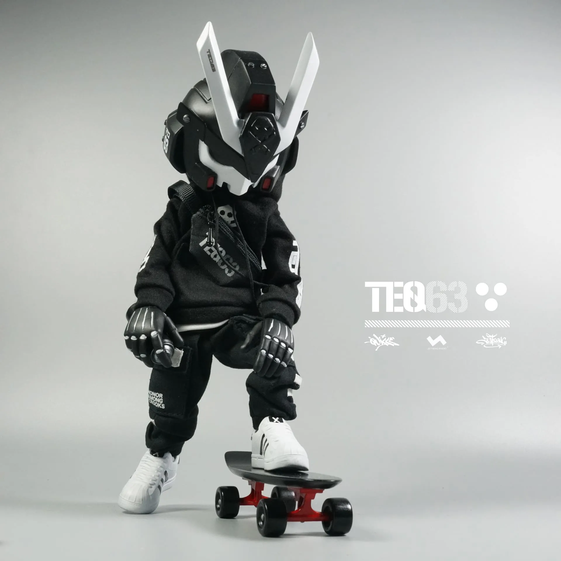 1:8 TEQ63 ACTION FIGURES