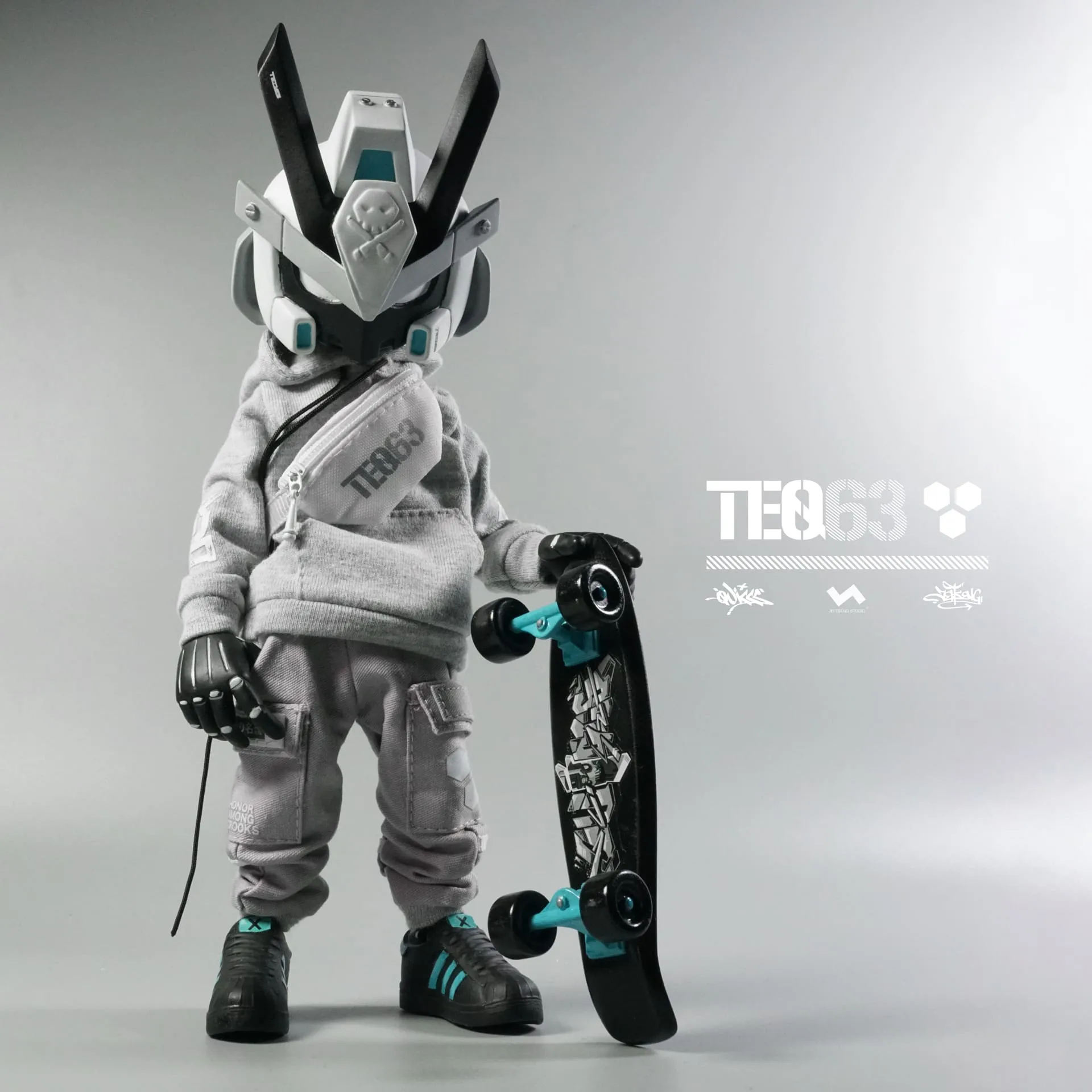 1:8 TEQ63 ACTION FIGURES