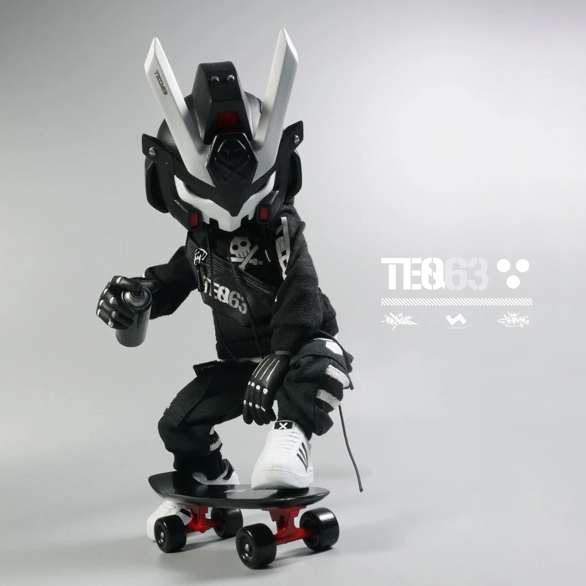 1:8 TEQ63 ACTION FIGURES