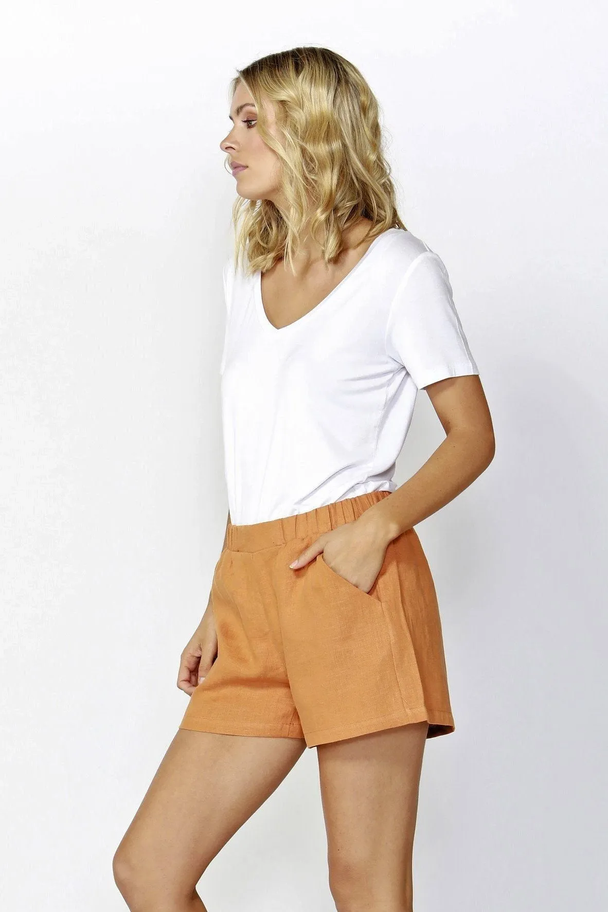 Betty Basics Jax Linen Shorts in Rust