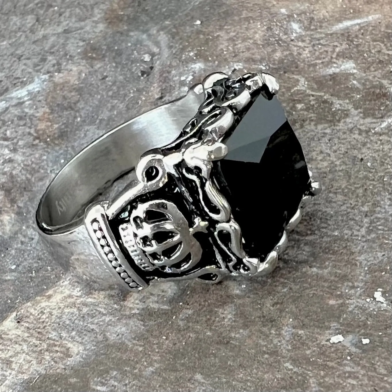 Black Stone - Crown Ring - Black Stone - R54